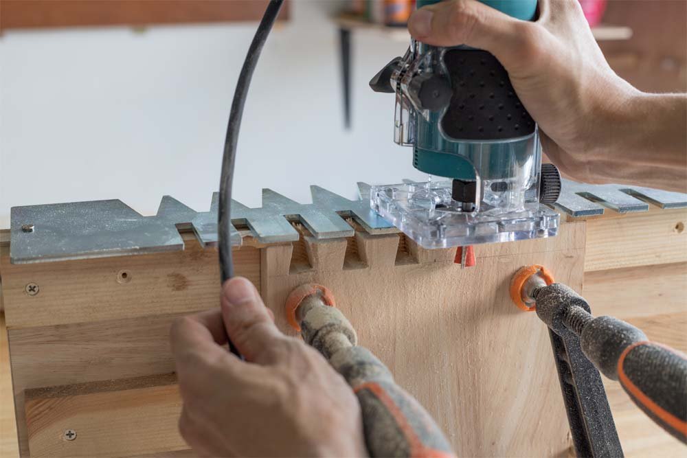 How to Make Dovetail Joints with a Hand Router